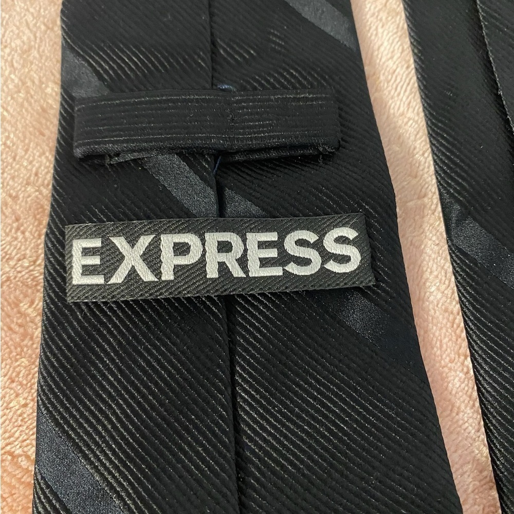 Express Elegant Black Striped Tie - Picture 5 of 5